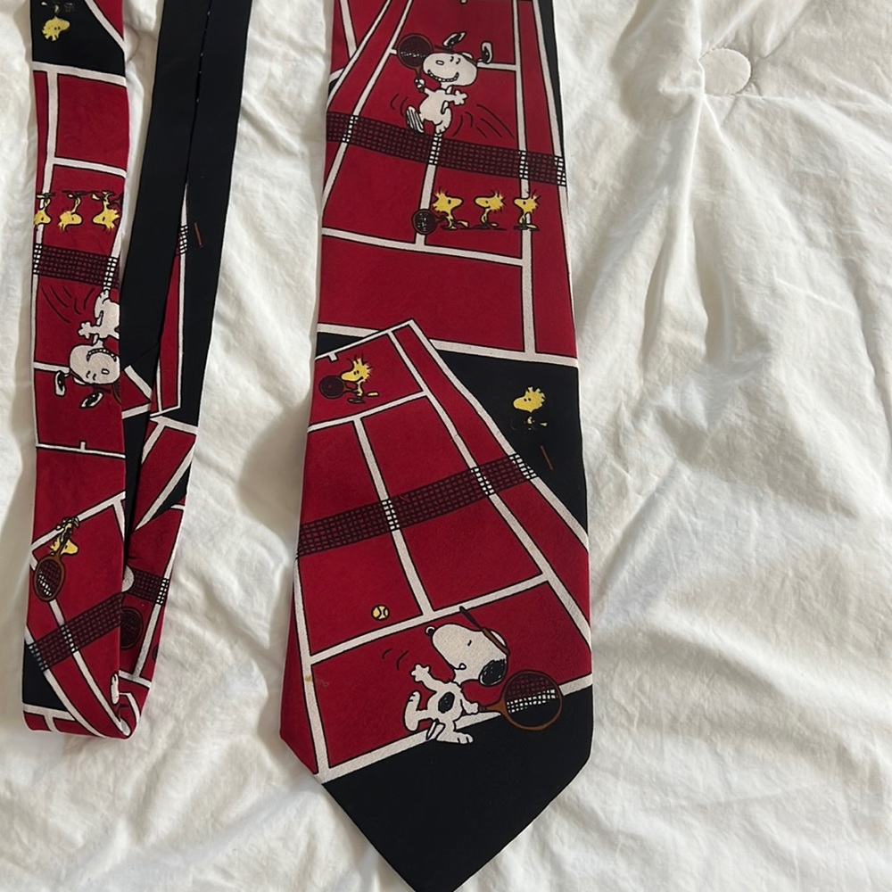 VTG Peanuts Snoopy Woodstock Tennis Mens Tie Red Black 100% Silk Cartoon Comics
